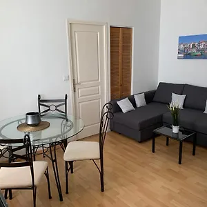 Centre, Pres Avenue De Verdun, Cosy 2 Pieces , Salon , Separe, Rue Tres Calme A 10 Minutes A Pied De La Grande , Biarritz France
